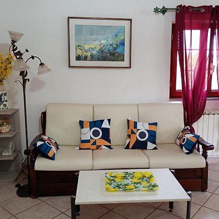 Independent Villa With Private Beach On The Lake Bracciano  Ngoại thất bức ảnh