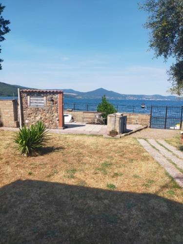 Independent Villa With Private Beach On The Lake Bracciano  Ngoại thất bức ảnh
