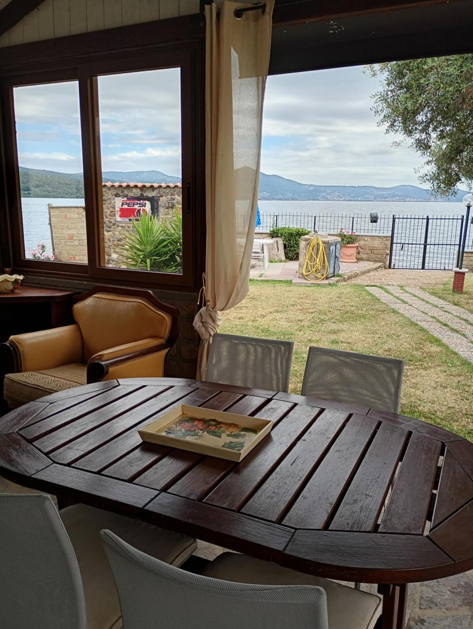 Independent Villa With Private Beach On The Lake Bracciano  Ngoại thất bức ảnh