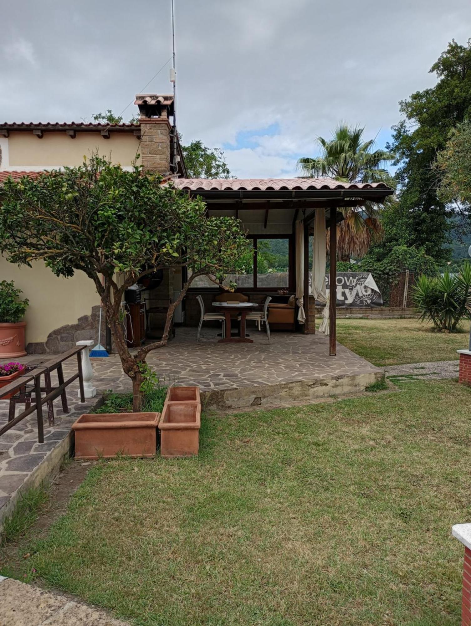 Independent Villa With Private Beach On The Lake Bracciano  Ngoại thất bức ảnh